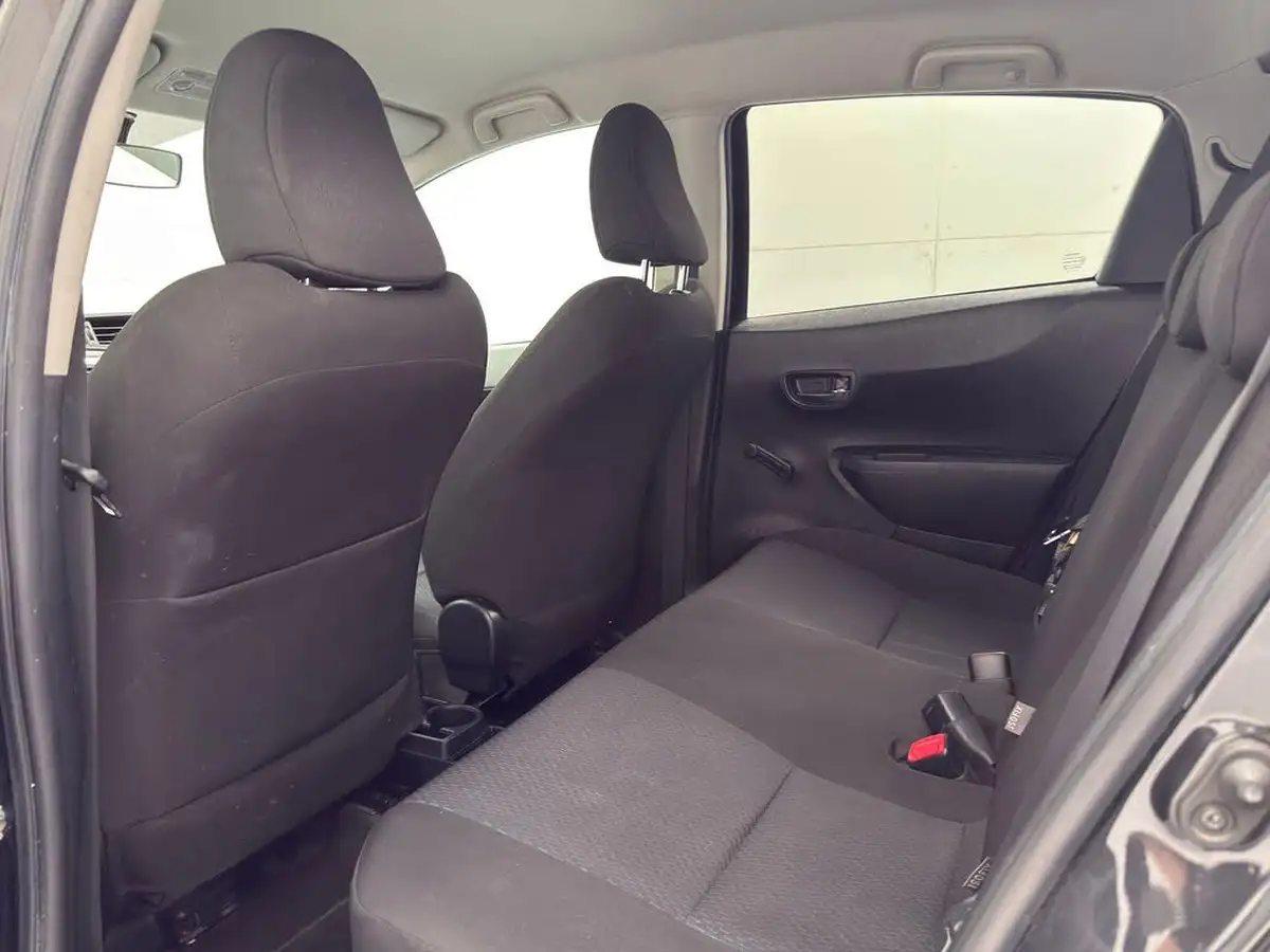 2013-toyota-yaris-15-vvt-i-t4-big-39