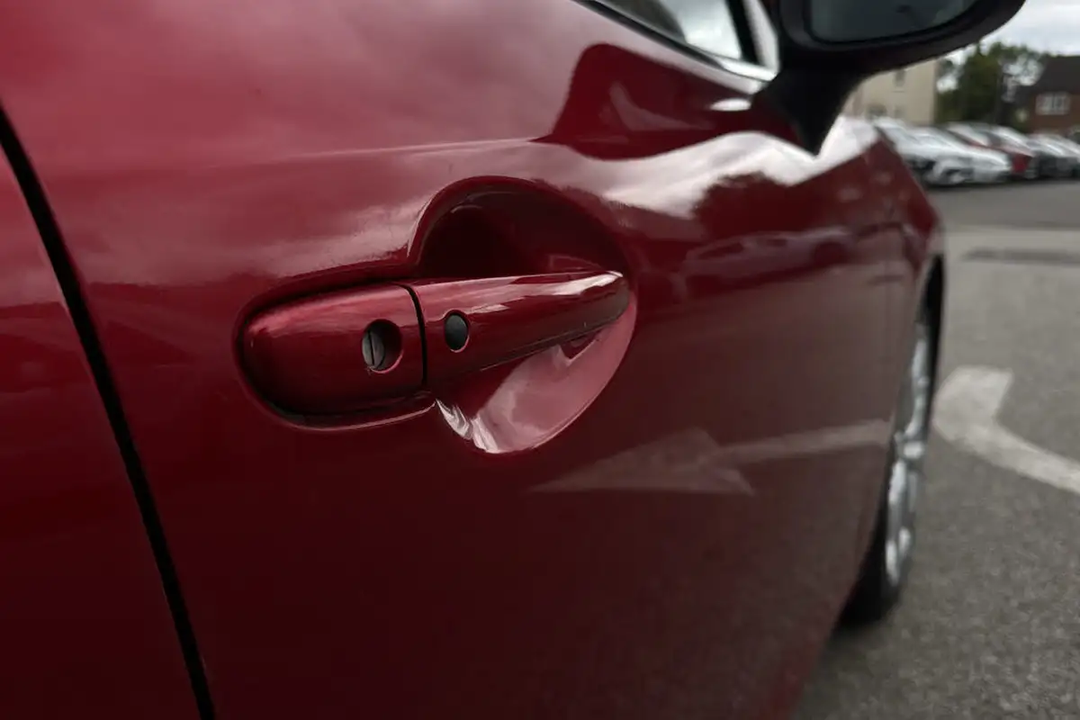 2015-mazda-mazda3-20-sport-nav-120ps-fastback-4d-auto-big-23