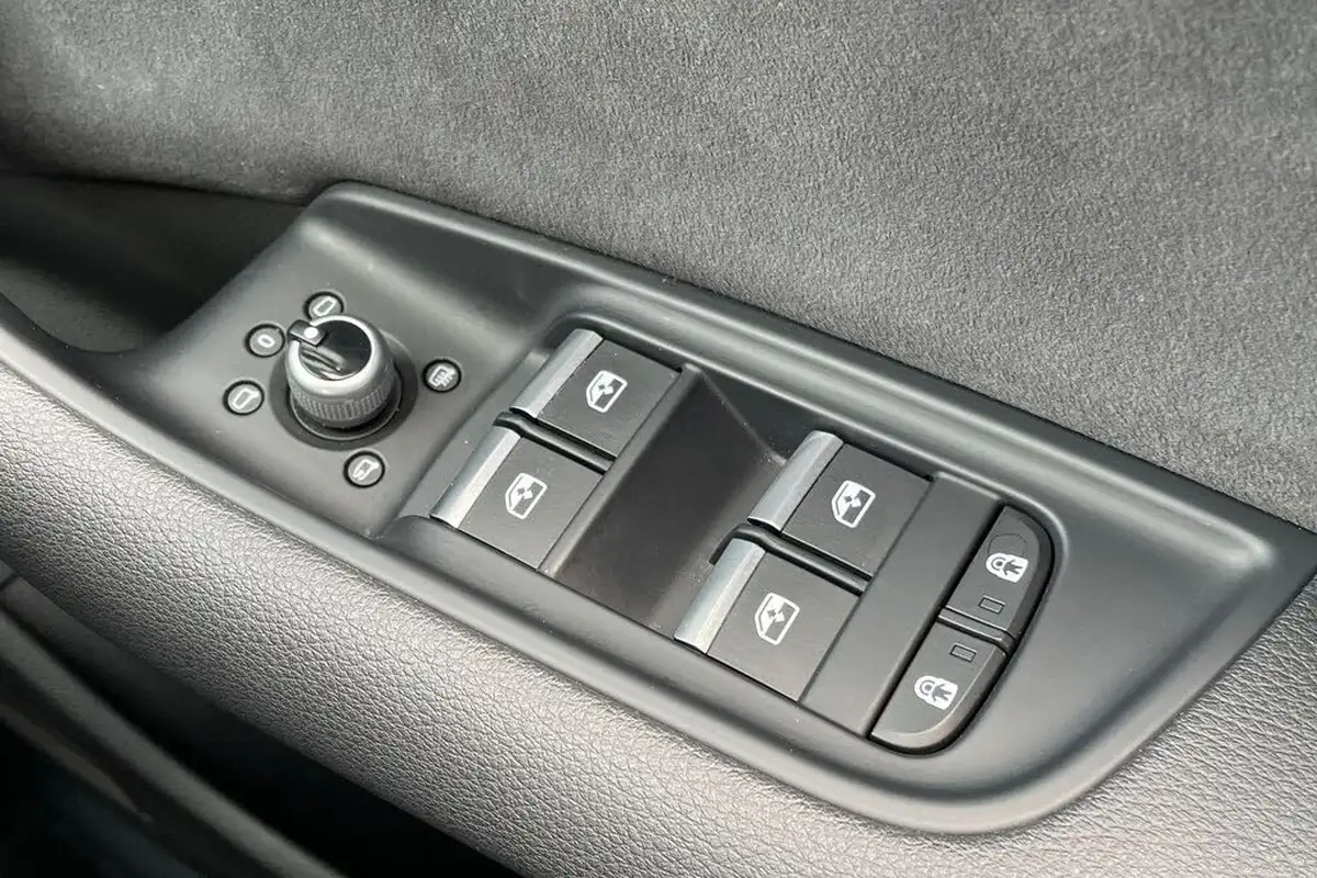 2023-audi-q7-30-45-tdi-s-line-big-18