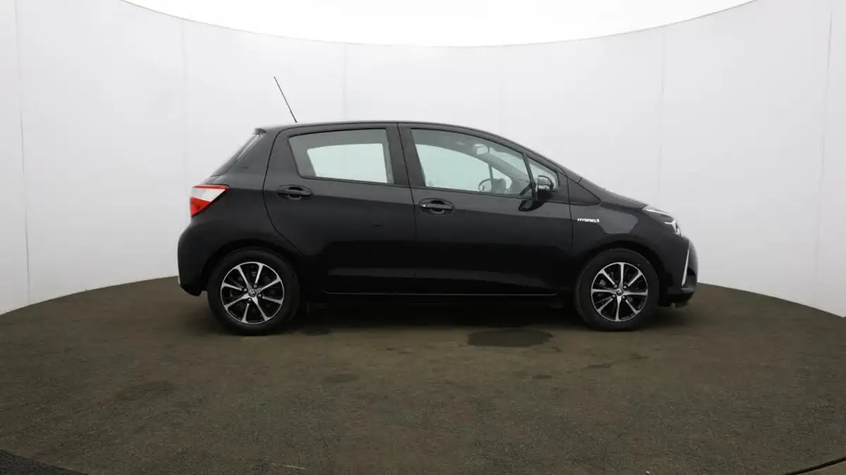 2020-toyota-yaris-15-vvt-i-icon-tech-98bhp-hybrid-1497cc-e-cvt-big-53