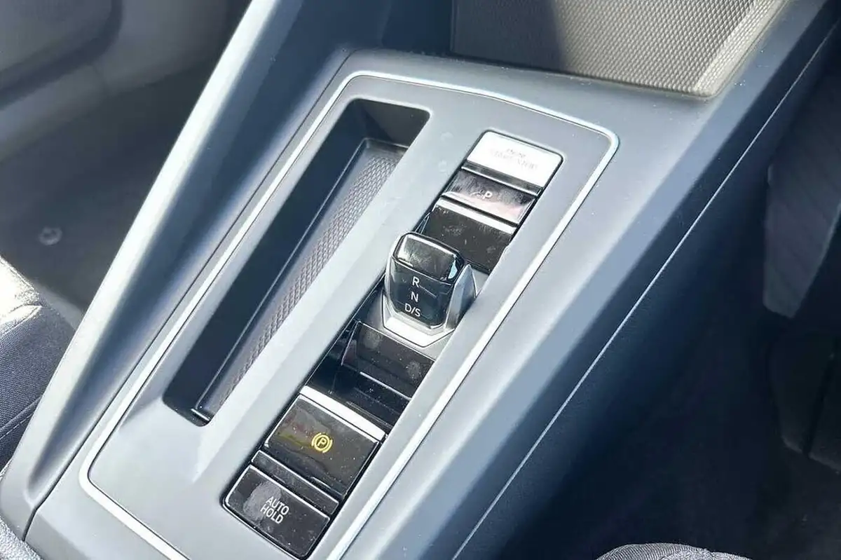 2025-volkswagen-golf-15-etsi-match-big-18