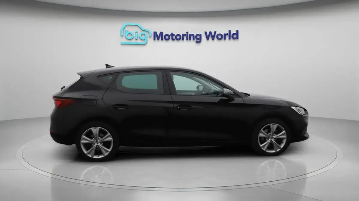 2021-seat-leon-14-e-hybrid-fr-hatchback-big-8