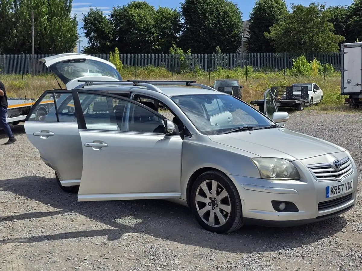 2007-toyota-avensis-20td-tr-estate-5d-big-5