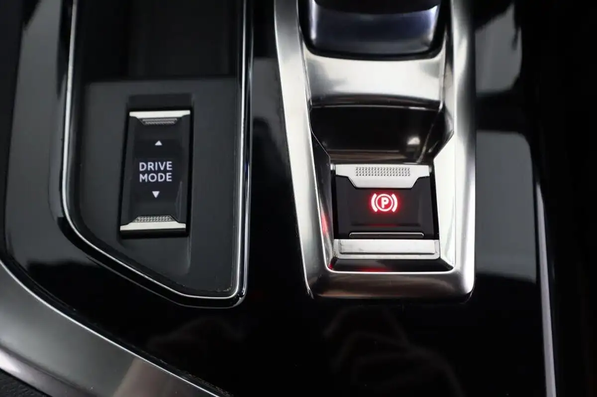 2021-peugeot-3008-suv-16-puretech-gt-premium-225bhp-hybrid-e-eat8-big-23