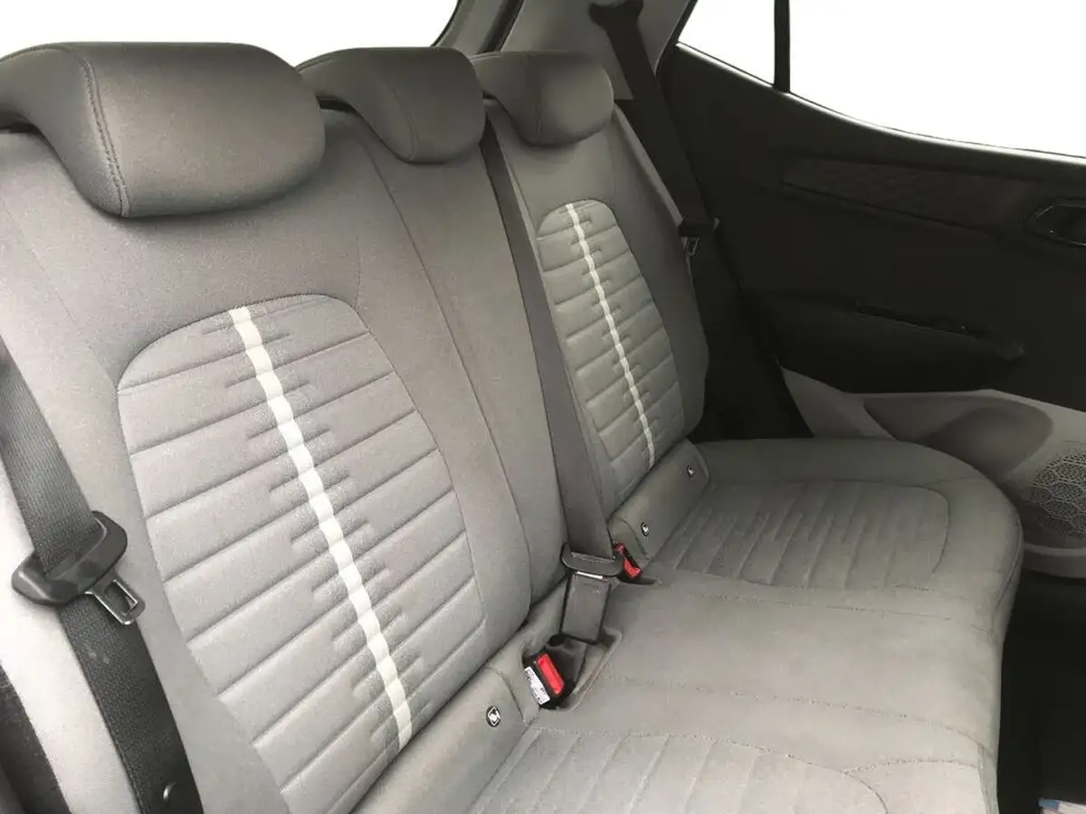 2022-hyundai-i10-10-premium-big-10