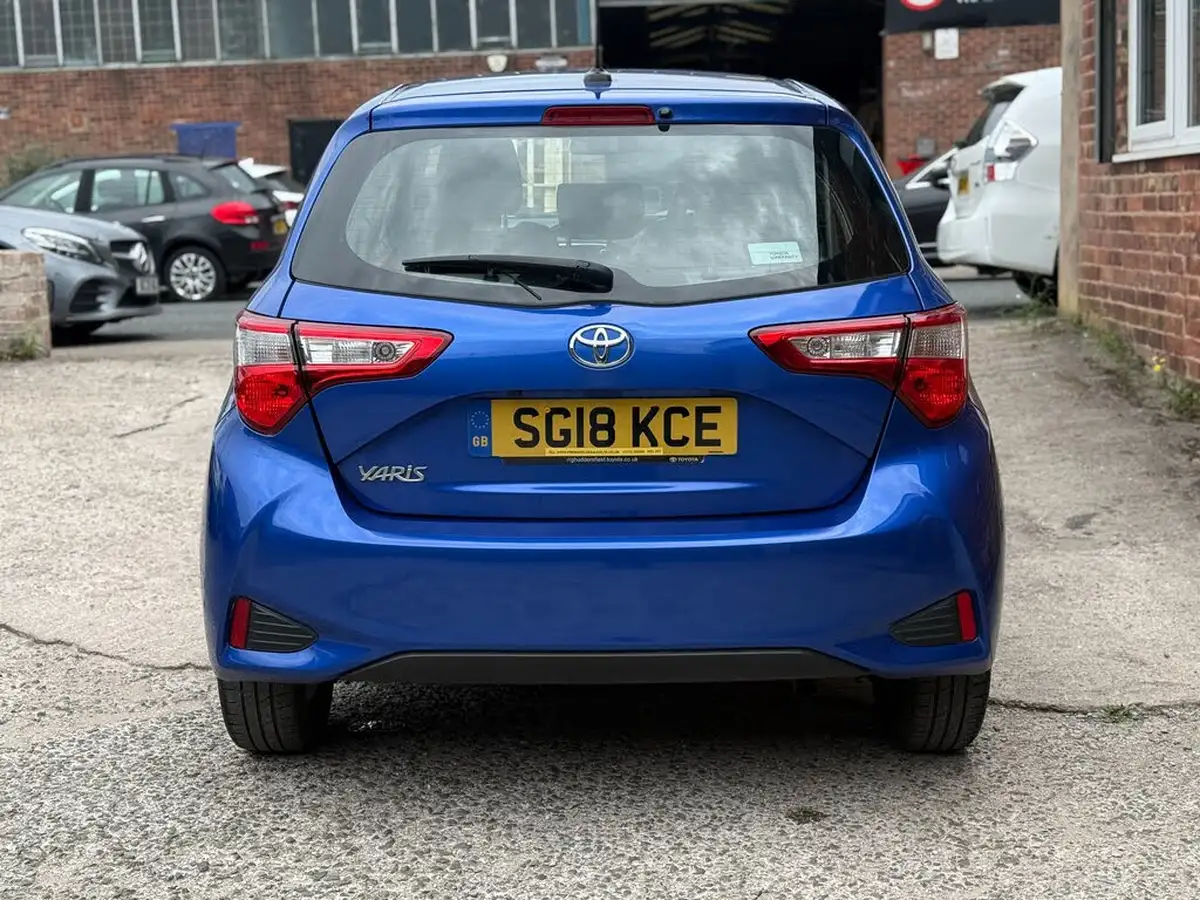 2018-toyota-yaris-15-vvt-i-icon-navi-big-7