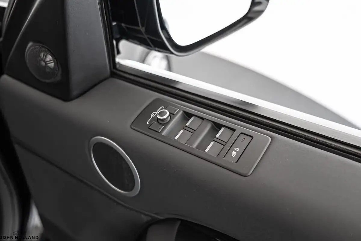 2020-land-rover-discovery-30-sd6-se-big-22