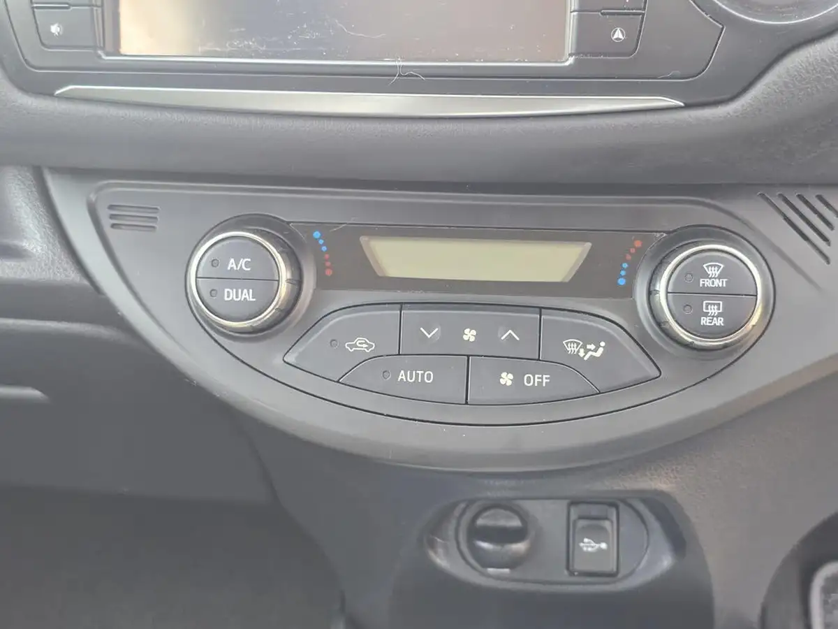 2015-toyota-yaris-15-vvt-i-excel-hybrid-15in-big-15