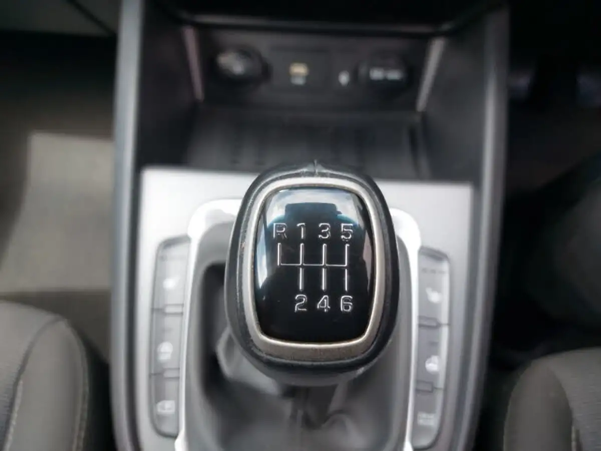 2022-hyundai-kona-10-t-gdi-premium-big-10