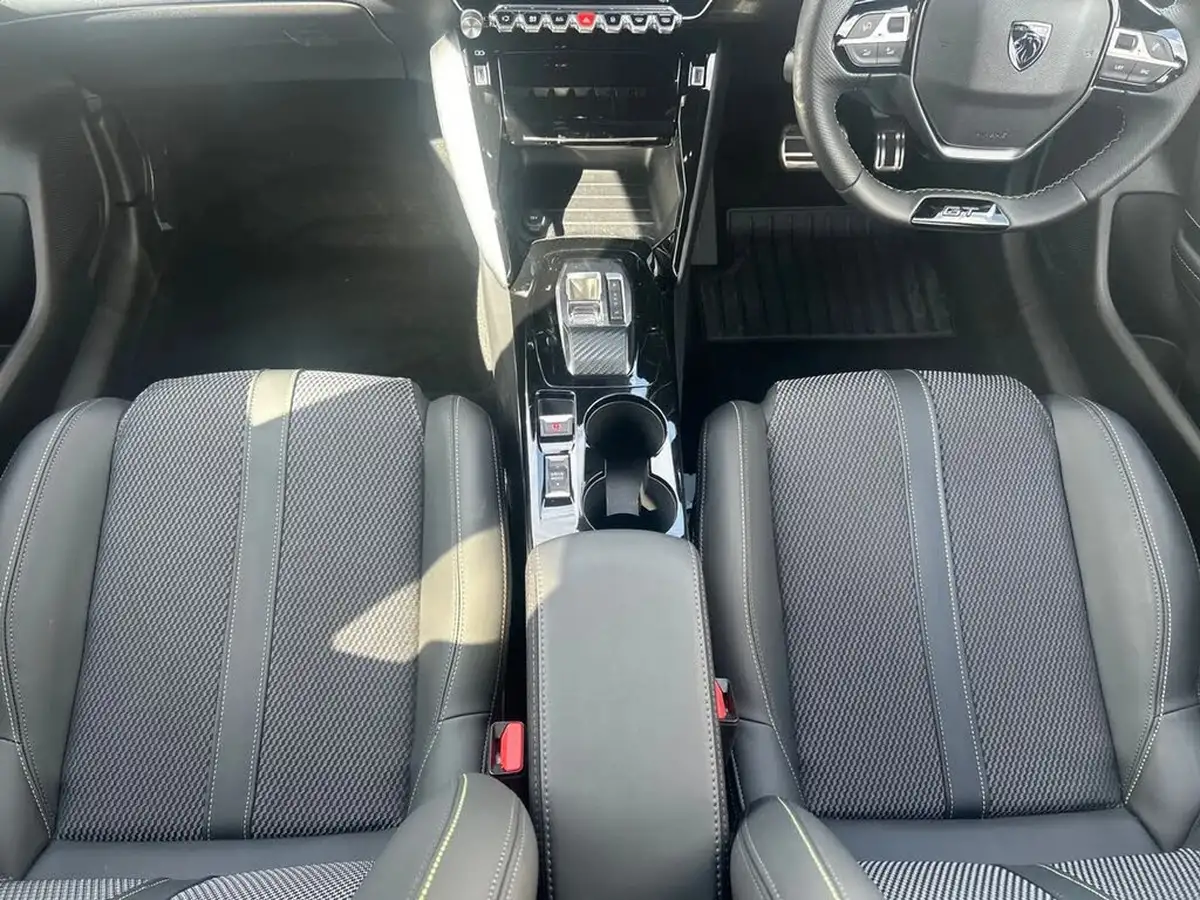 2025-peugeot-208-12-puretech-gt-136ps-hybrid-e-dsc6-big-39