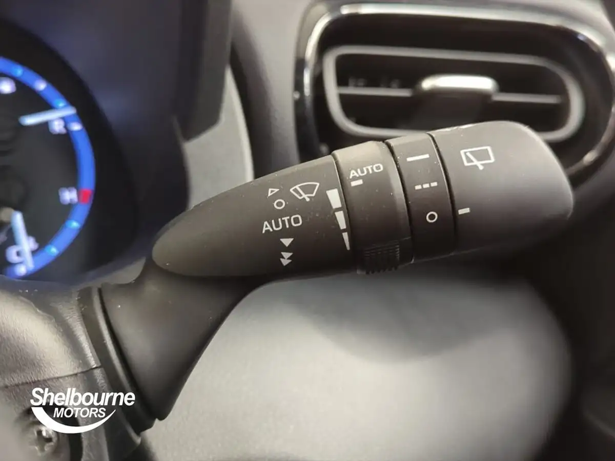 2023-toyota-yaris-cross-15-vvt-i-design-big-24
