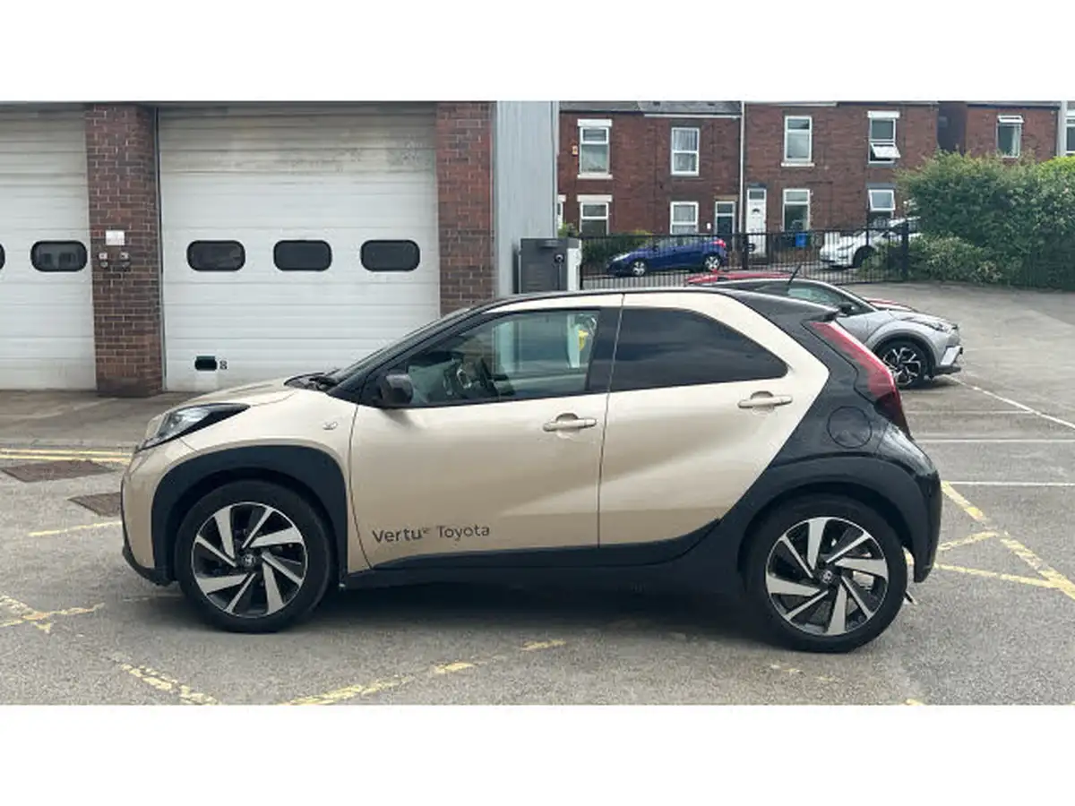 2024-toyota-aygo-x-10-vvt-i-edge-big-16