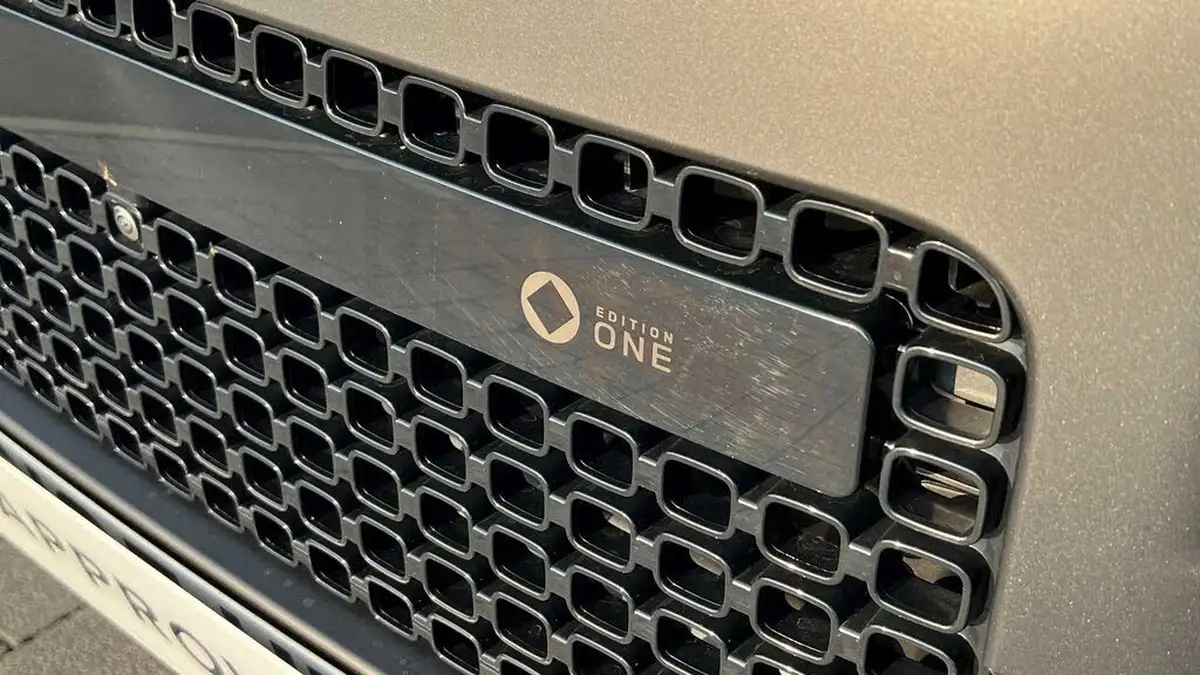 2025-land-rover-110-defender-44-p635-octa-edition-one-big-34
