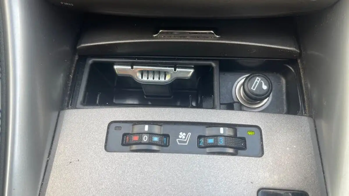 2010-lexus-is-250-25-se-i-dab-saloon-4d-auto-big-36