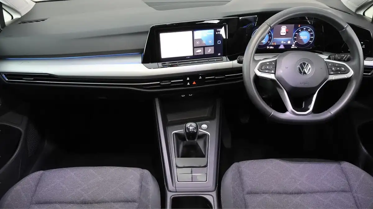 2022-volkswagen-golf-15-tsi-life-150ps-hatchback-big-13