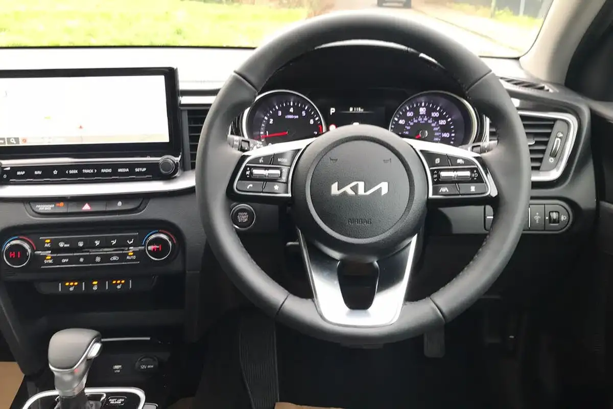 2025-kia-ceed-15-t-gdi-3-sportswagon-dct-big-12