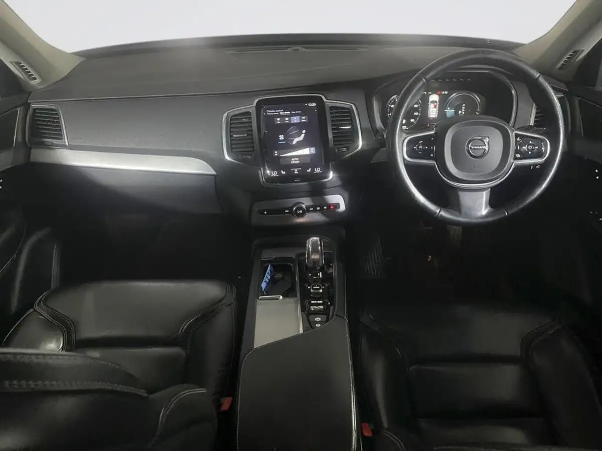2016-volvo-xc90-20-t8-momentum-big-2