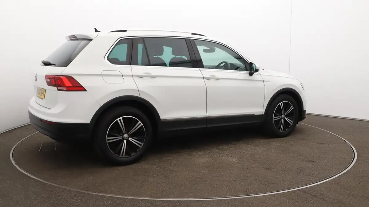 2018-volkswagen-tiguan-14-tsi-se-navigation-125ps-ss-big-51