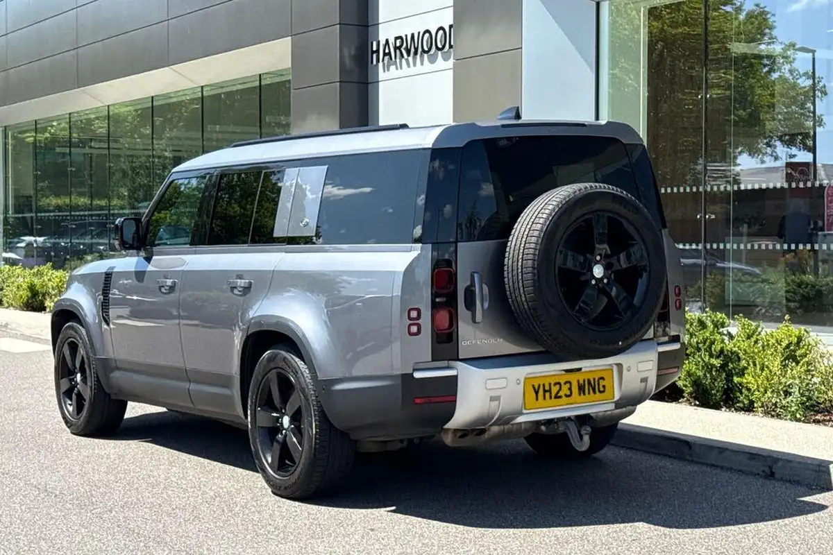 2023-land-rover-110-defender-30-d300-hse-big-11