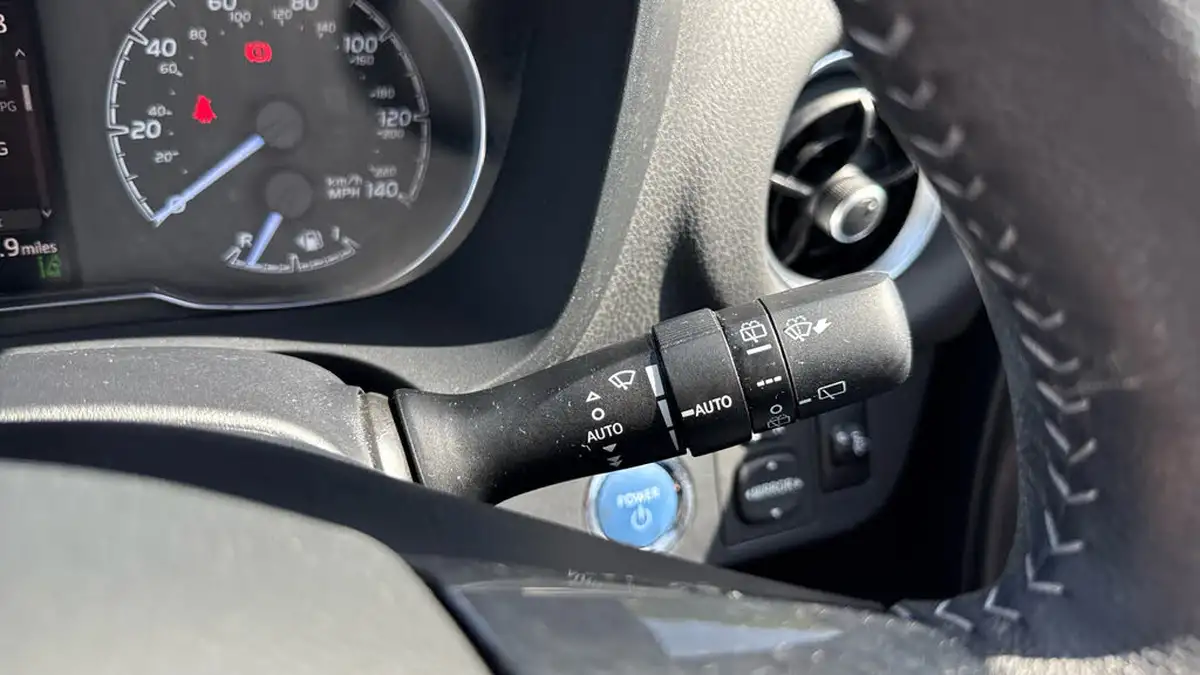 2018-toyota-yaris-15-vvt-i-excel-hybrid-big-29