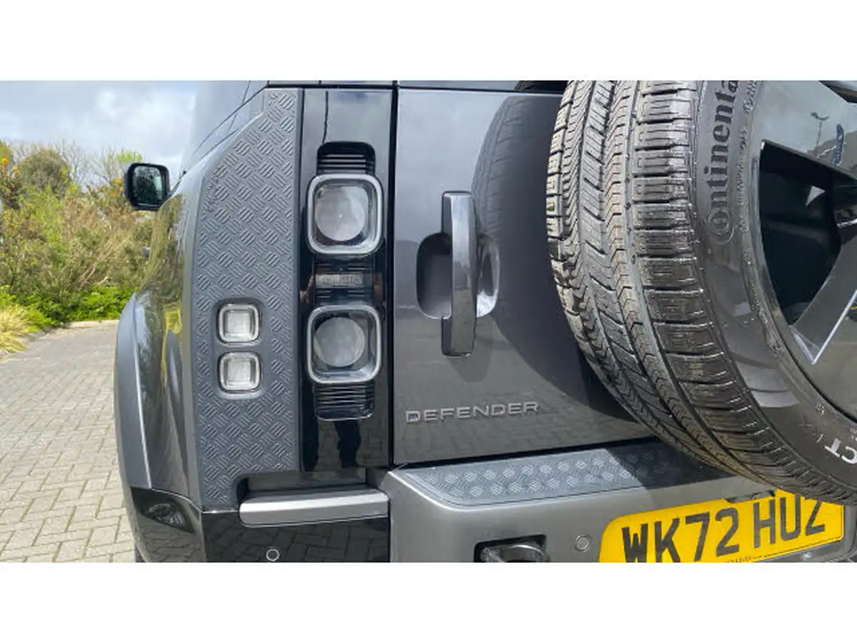2022-land-rover-90-defender-50-p525-v8-big-18