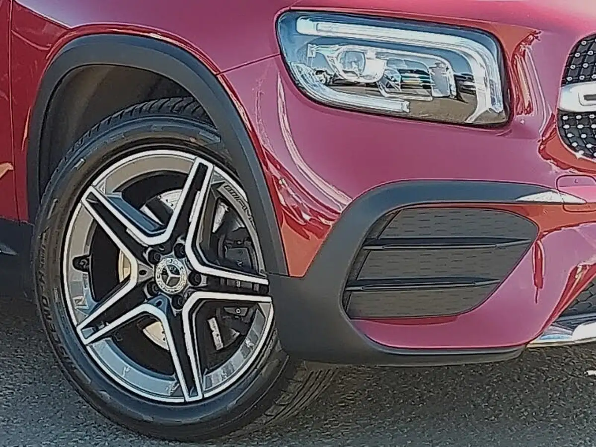 2022-mercedes-benz-glb-class-20d-glb220d-amg-line-big-8
