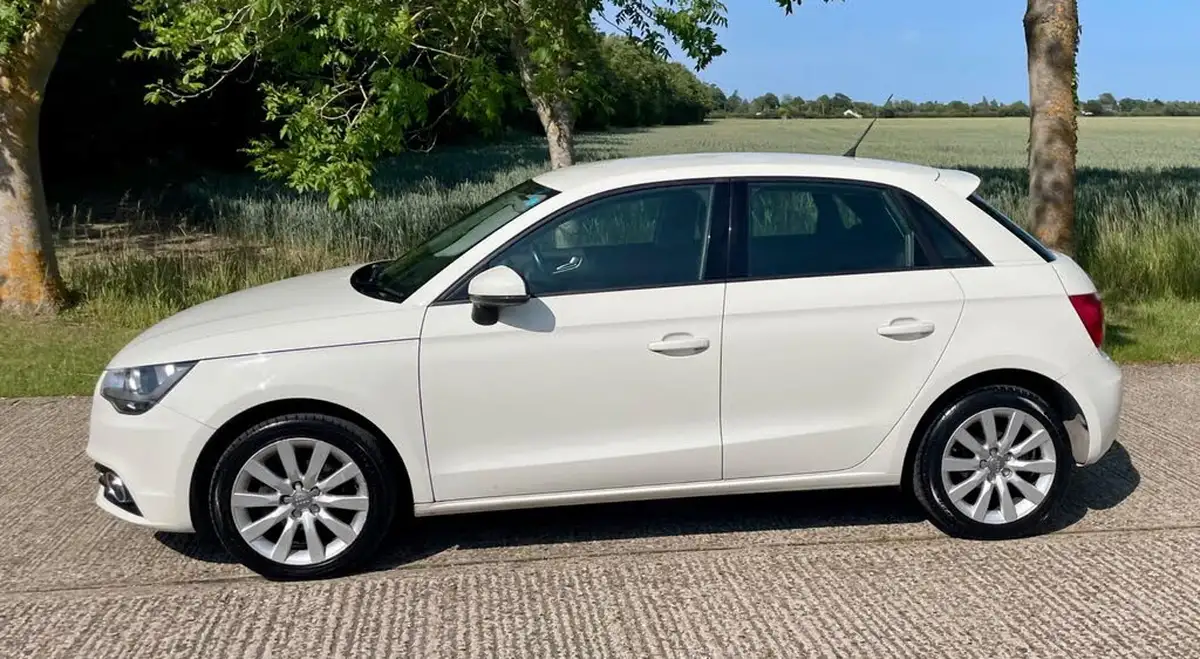 2013-audi-a1-12-sportback-5d-big-16