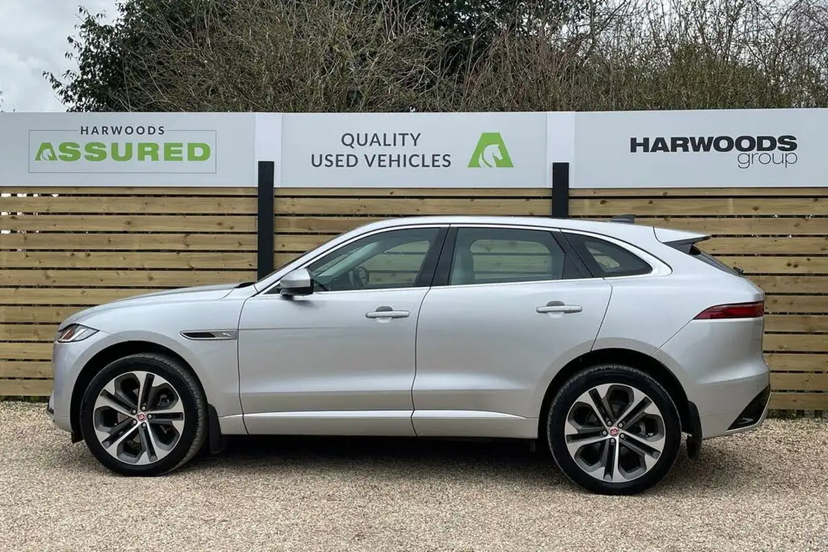 2022-jaguar-f-pace-20-d200-r-dynamic-hse-big-9