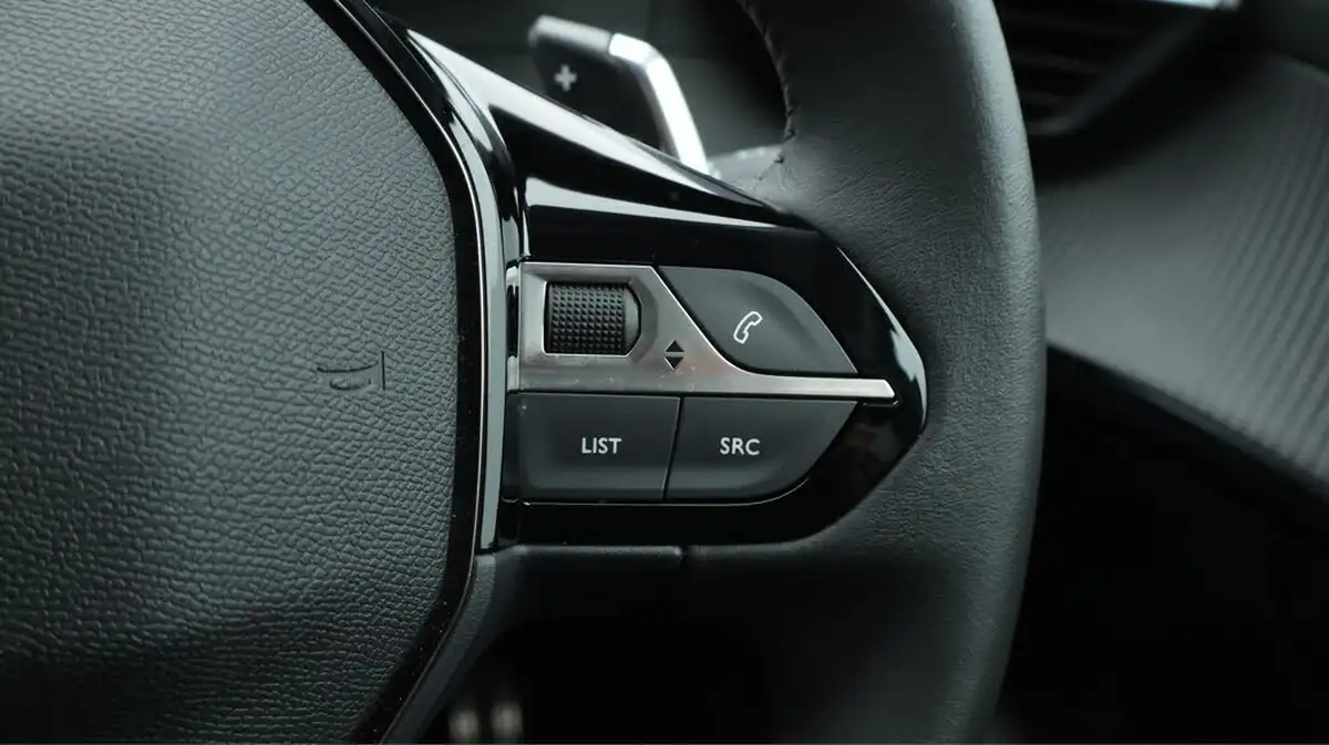 2023-peugeot-208-12-puretech-allure-premium-130ps-eat8-big-39