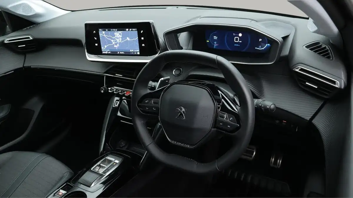 2023-peugeot-208-12-puretech-allure-premium-130ps-eat8-big-11