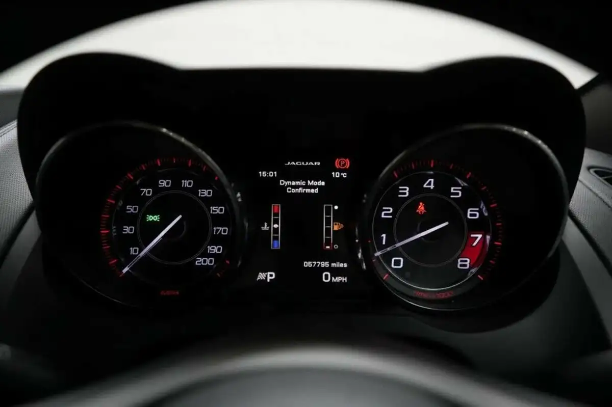 2013-jaguar-f-type-50-s-big-35