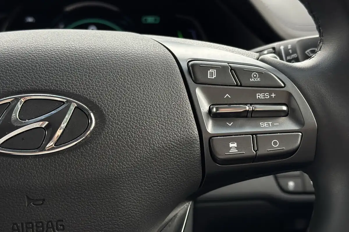 2020-hyundai-ioniq-16-gdi-premium-se-hybrid-big-16
