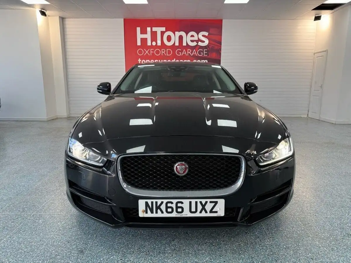 2016-jaguar-xe-20d-portfolio-163ps-big-22