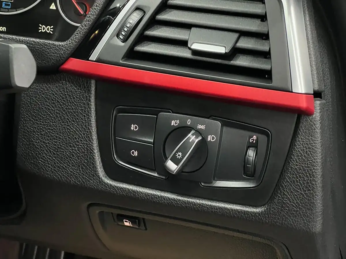 2017-bmw-3-series-20-330e-sport-big-30