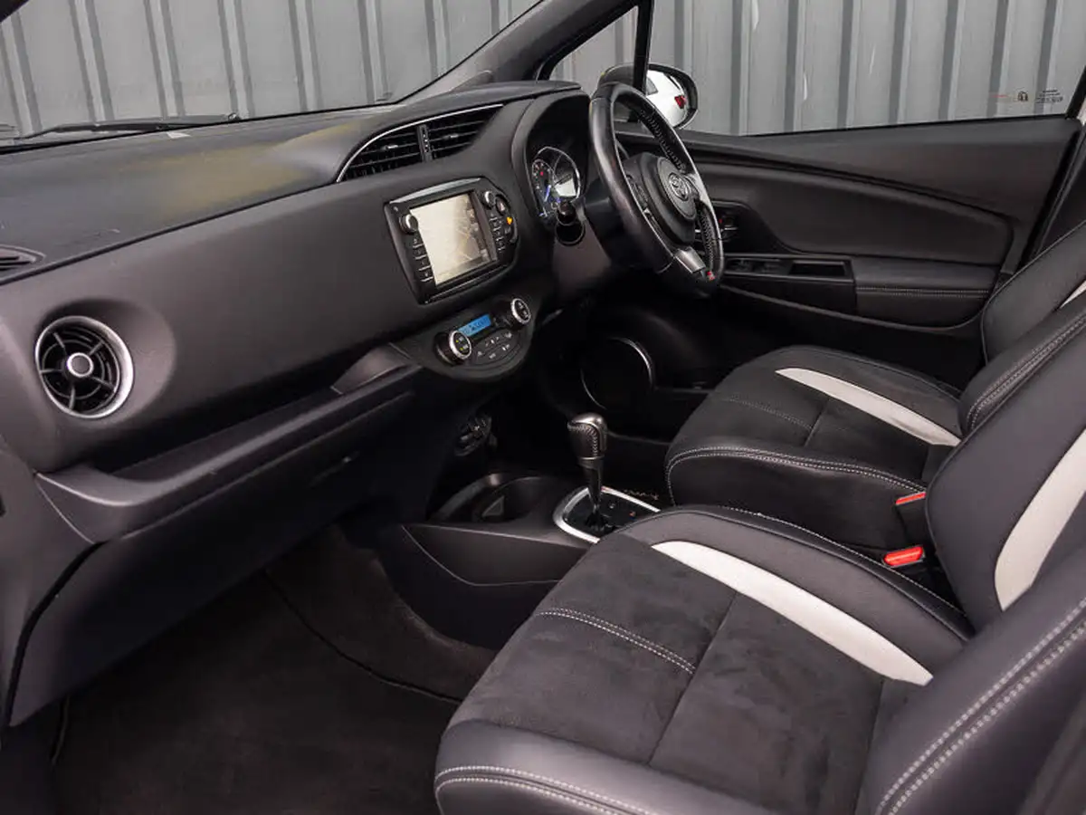 2019-toyota-yaris-15-vvt-i-gr-sport-big-4