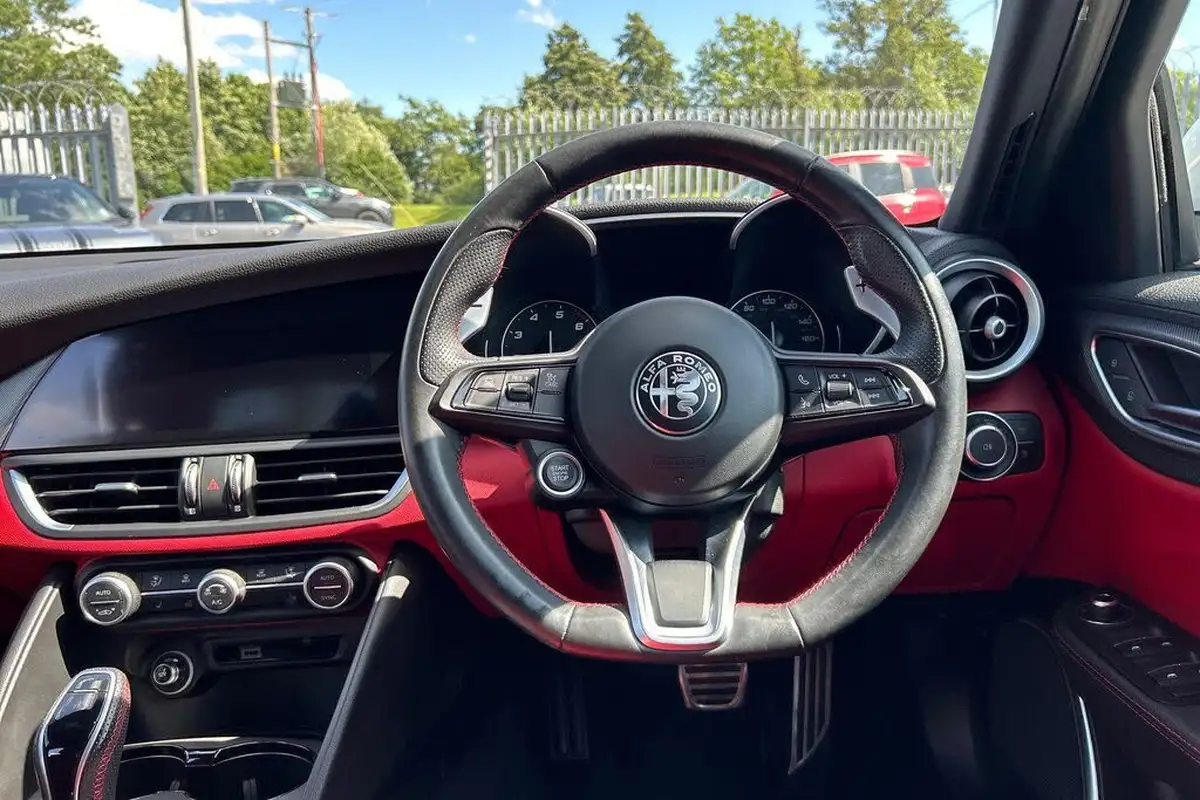 2021-alfa-romeo-giulia-20-veloce-276bhp-big-14