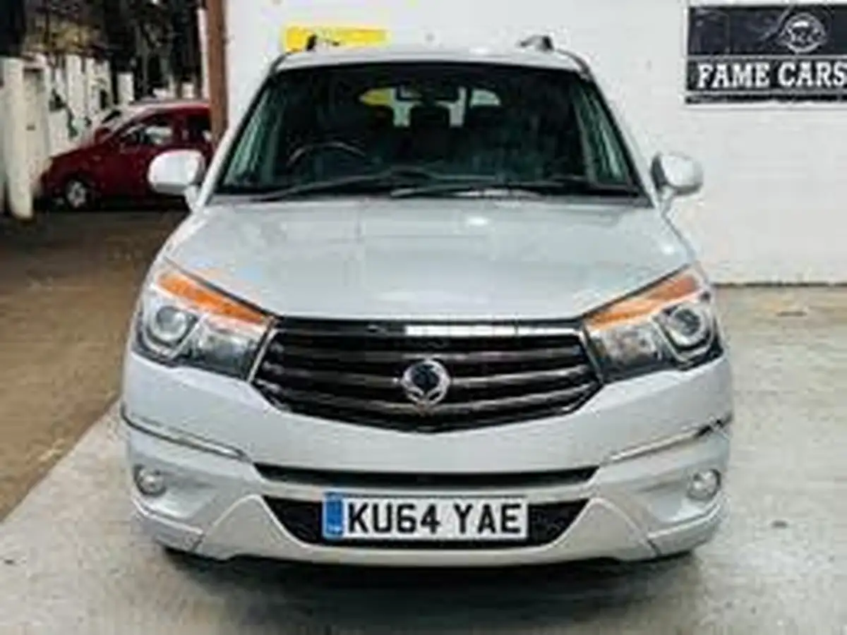 2014-kgm-ssangyong-turismo-20td-es-t-tronic-big-1