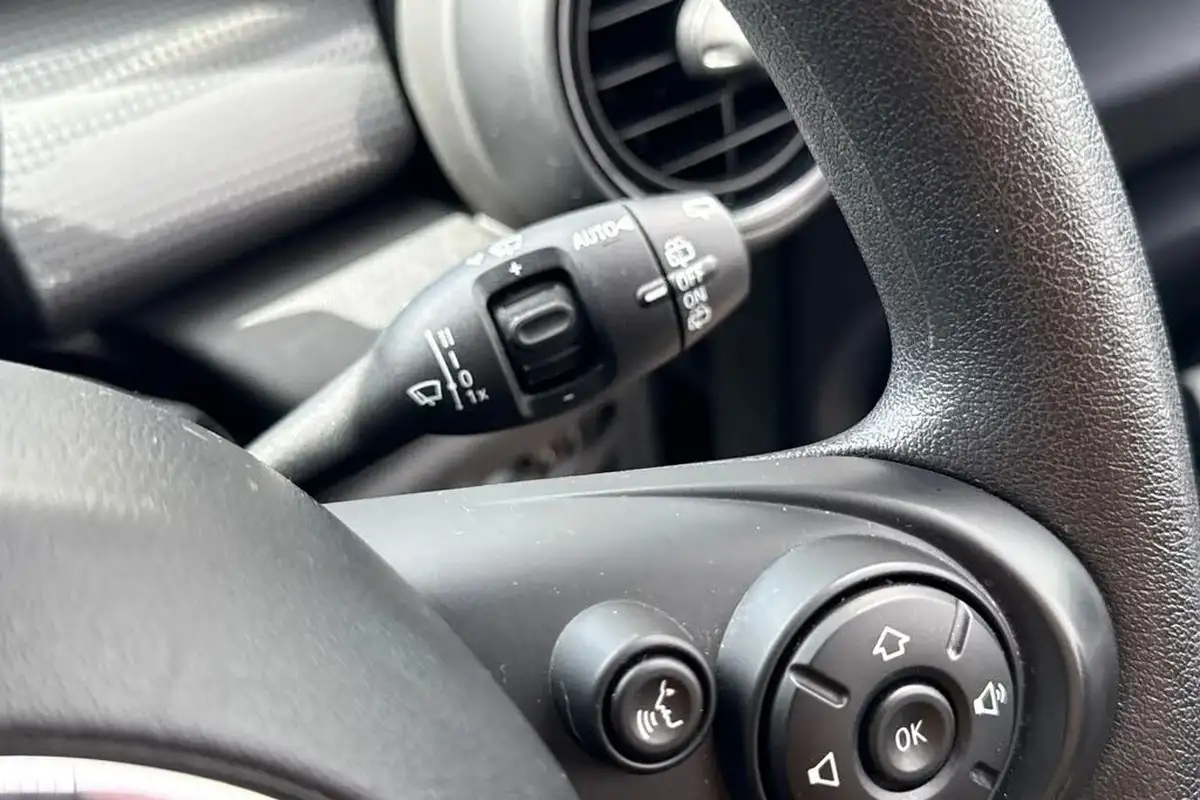 2020-mini-cooper-15-cooper-classic-hatchback-3d-auto-big-58