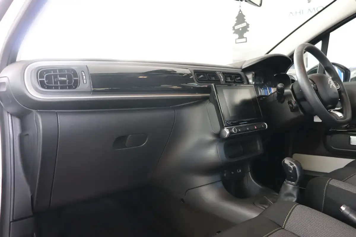 2018-citroen-c3-12-puretech-feel-82ps-big-3