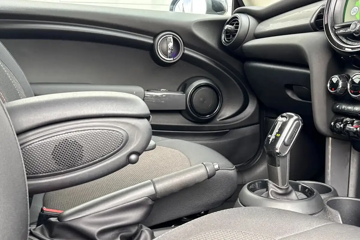 2020-mini-cooper-15-cooper-classic-hatchback-3d-auto-big-34