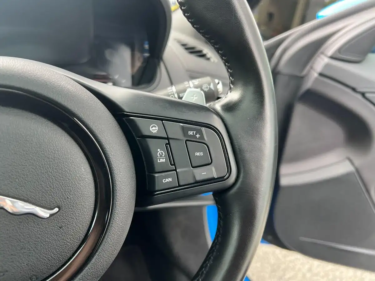 2021-jaguar-f-type-50-v8-sc-reims-edition-big-17