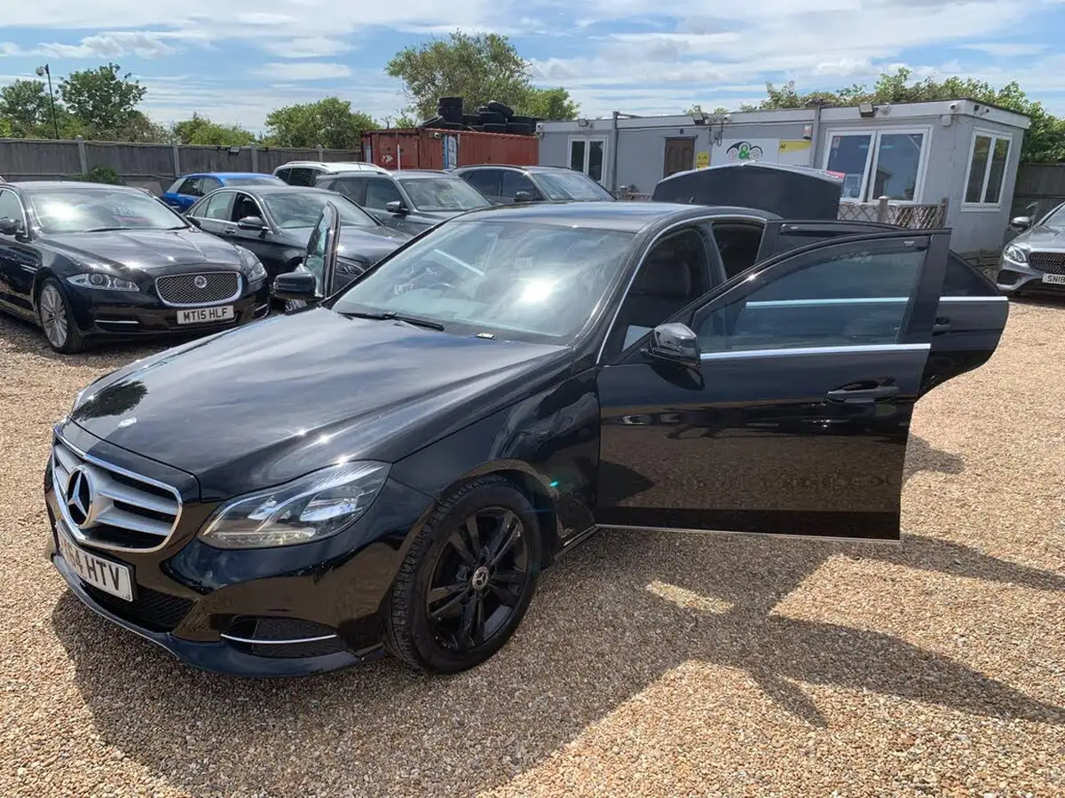 2014-mercedes-benz-e-class-21td-e300-se-saloon-4d-big-53