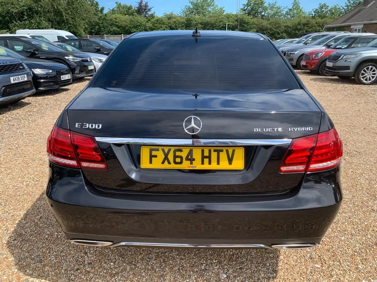 2014-mercedes-benz-e-class-21td-e300-se-saloon-4d-big-5