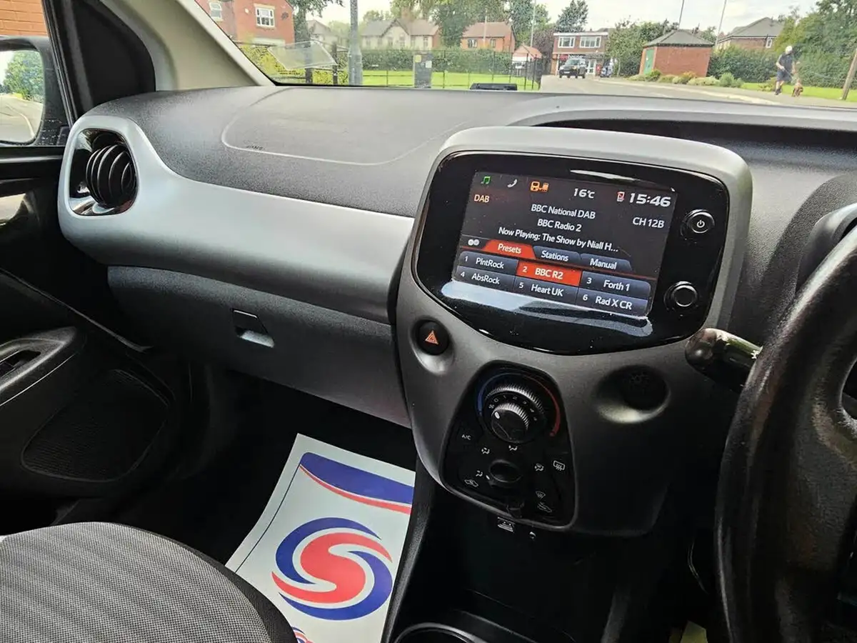 2018-toyota-aygo-10-vvt-i-x-play-71bhp-5d-big-29
