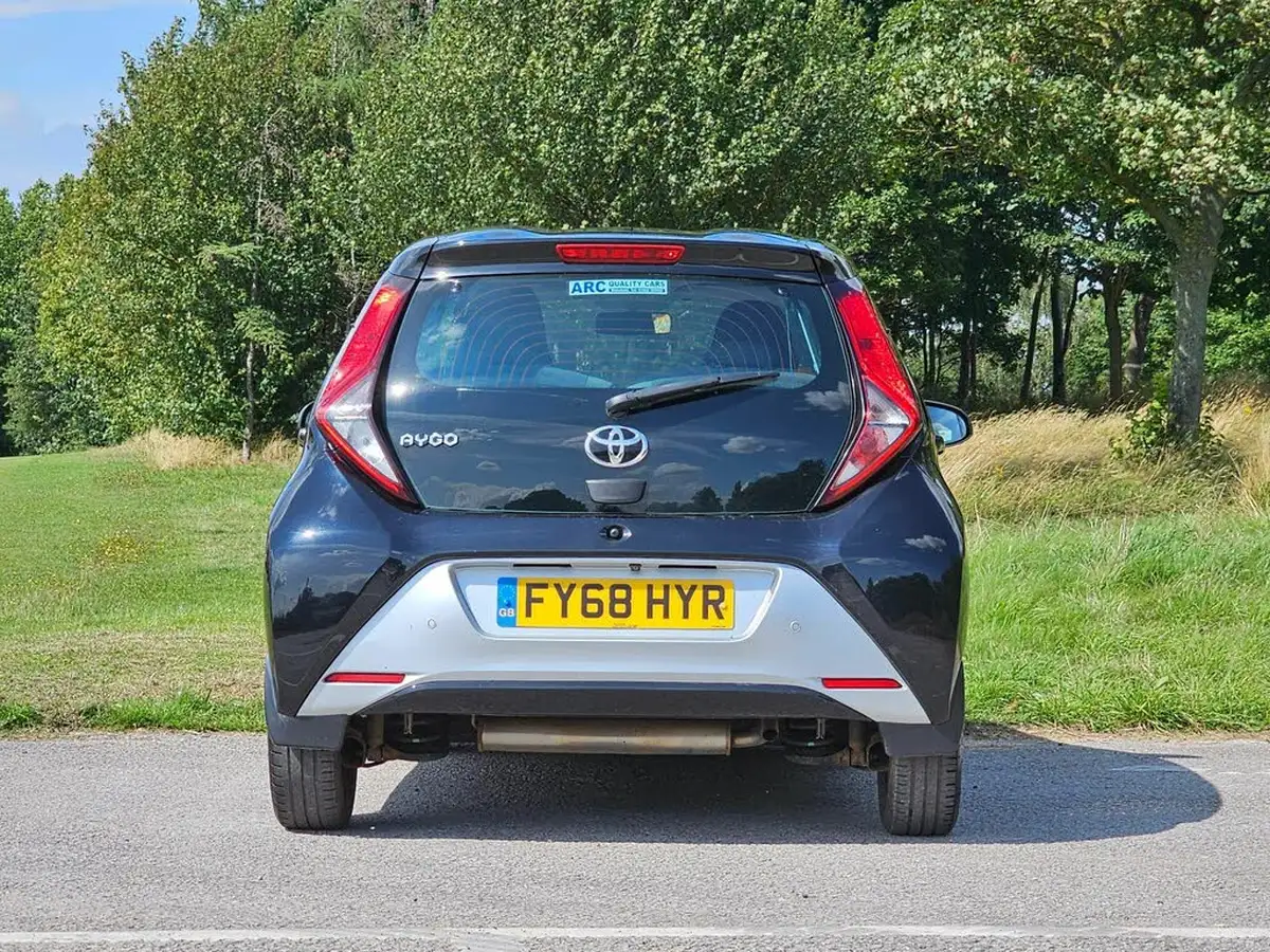 2018-toyota-aygo-10-vvt-i-x-play-71bhp-5d-big-5