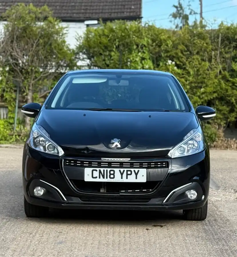 2018-peugeot-208-12-puretech-black-edition-big-0