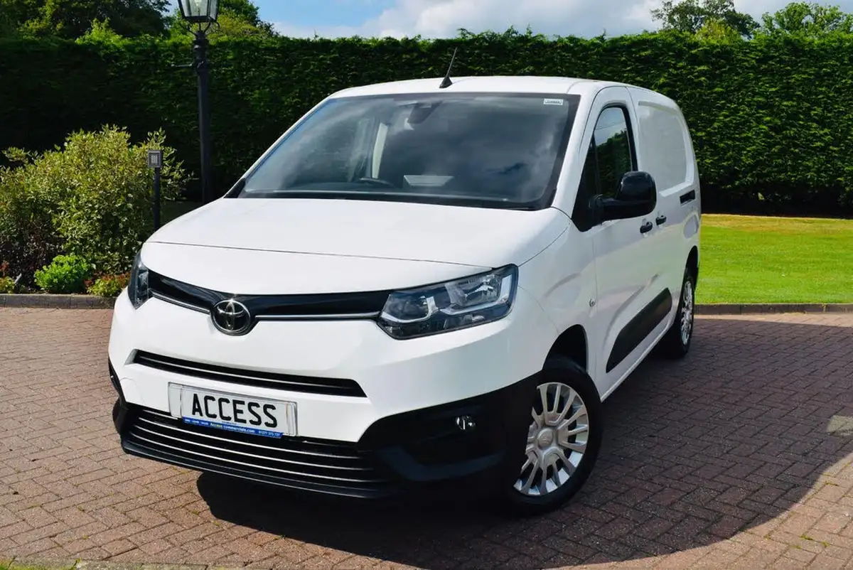 2022-toyota-proace-city-15d-icon-l2-big-0