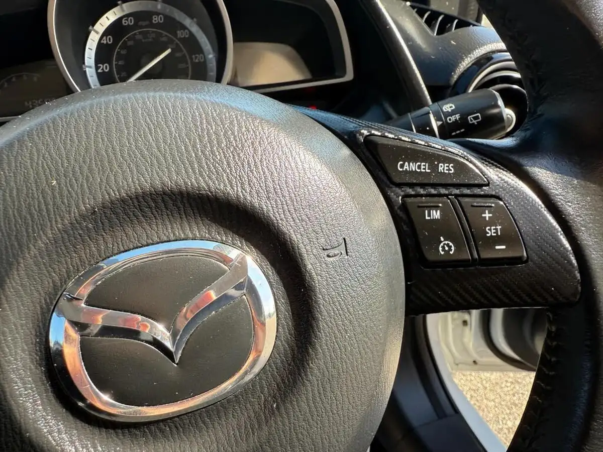 2016-mazda-mazda2-15-se-l-90ps-big-24