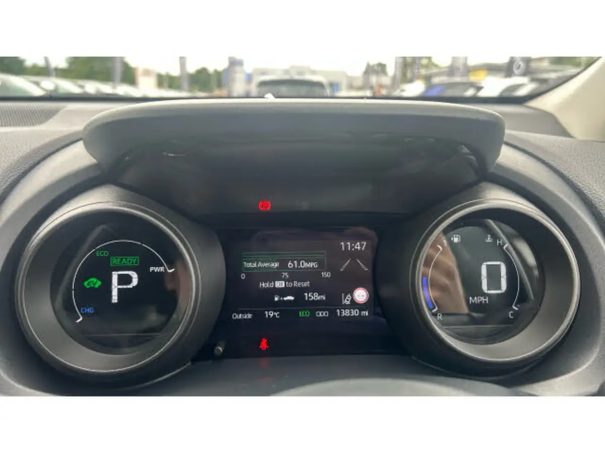 2022-toyota-yaris-15-vvt-i-design-big-8