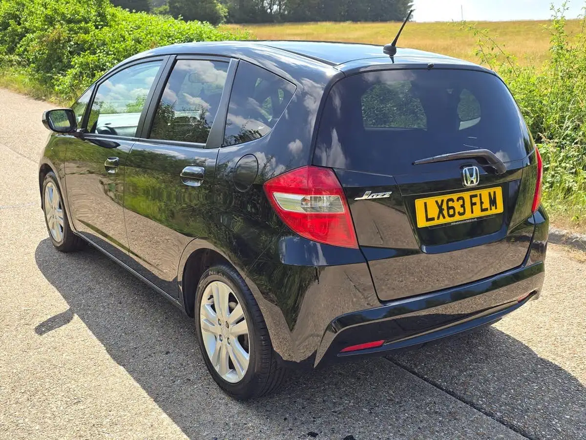 2013-honda-jazz-14-es-plus-cvt-big-18